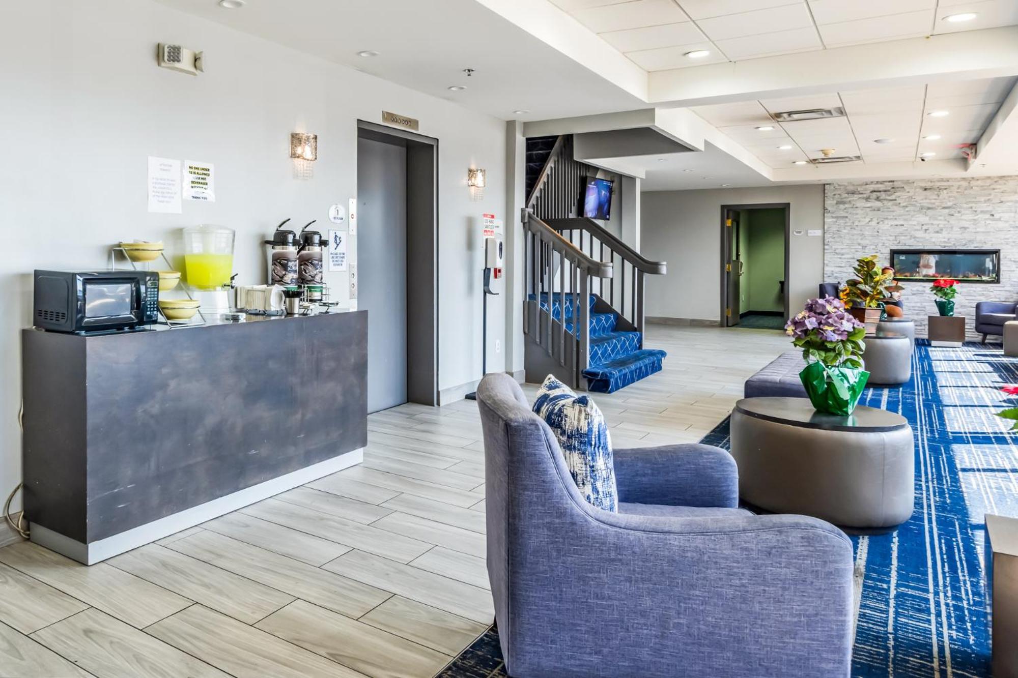 Quality Inn Roseville-Detroit North Екстериор снимка